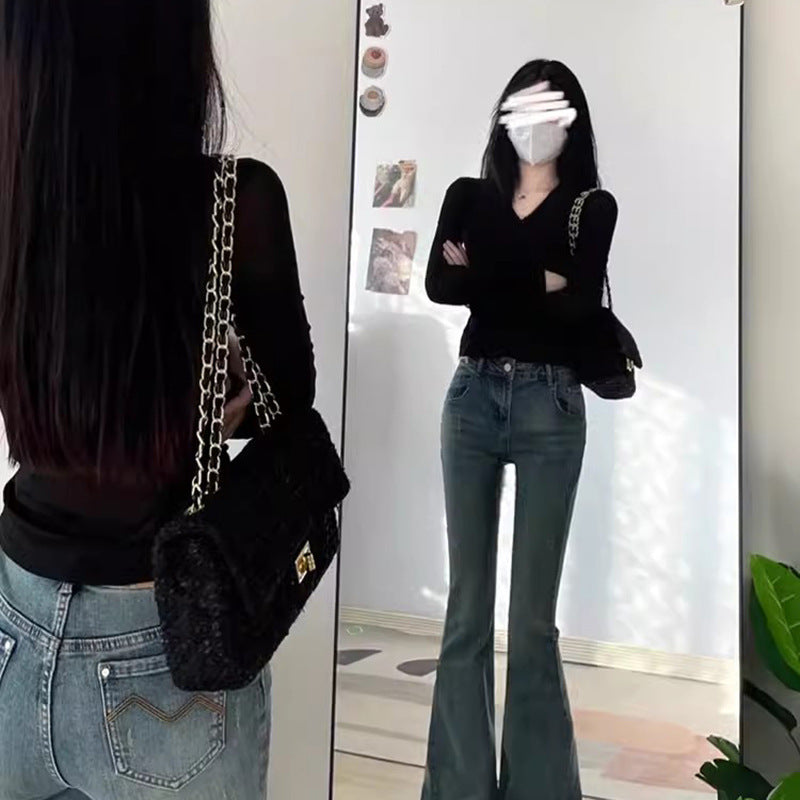 Load image into Gallery viewer, A simple straight-shoulder V-neck base layer top
