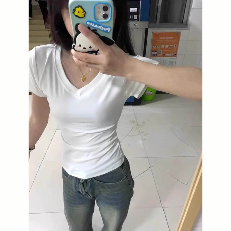 Load image into Gallery viewer, A simple straight-shoulder V-neck base layer top
