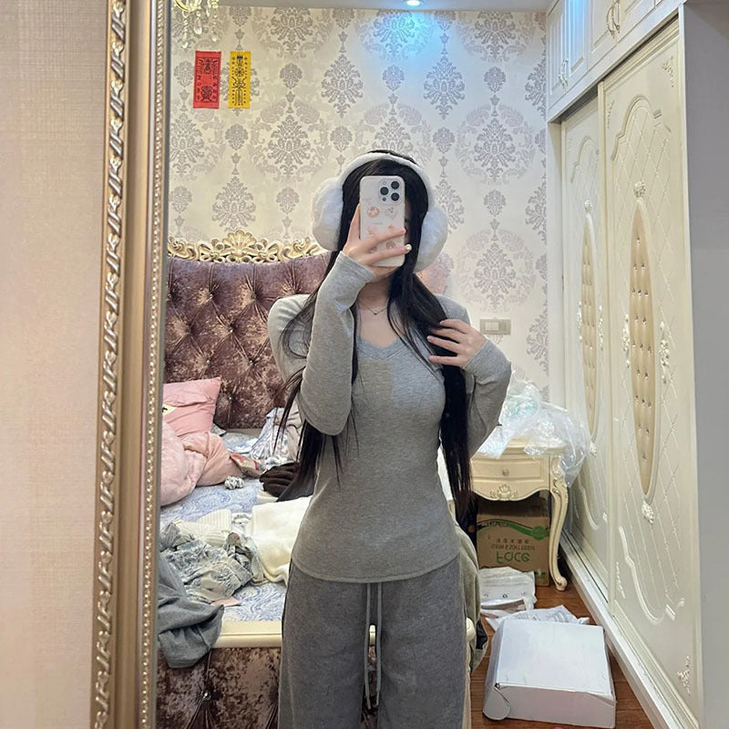 Load image into Gallery viewer, A simple straight-shoulder V-neck base layer top
