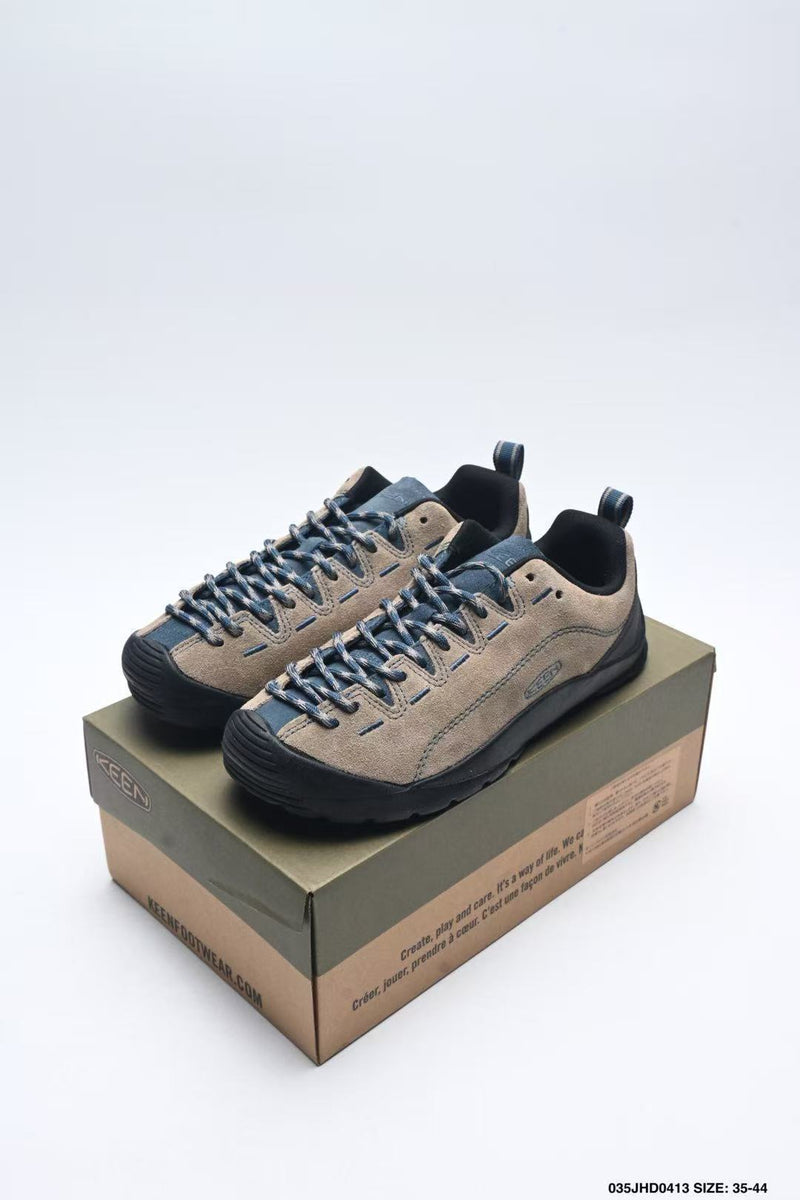 Load image into Gallery viewer, Hiking shoes
