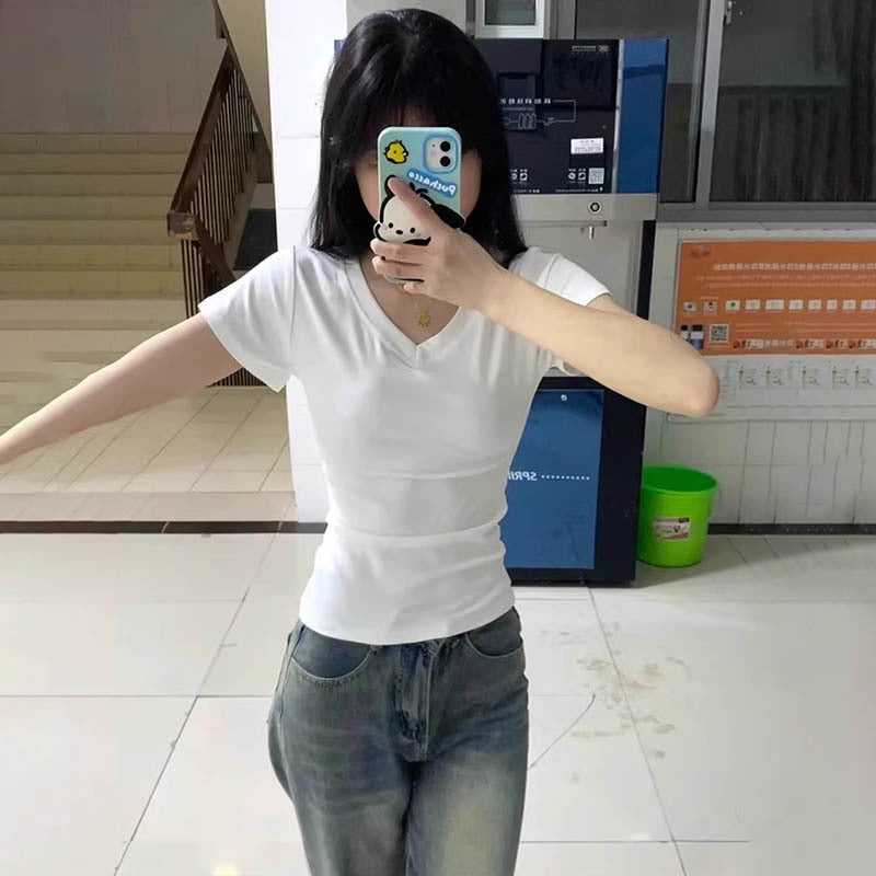 Load image into Gallery viewer, A simple straight-shoulder V-neck base layer top
