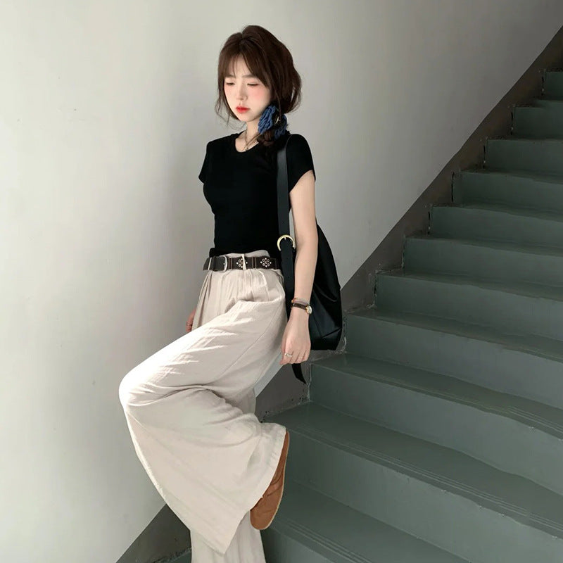 Load image into Gallery viewer, A simple straight-shoulder V-neck base layer top
