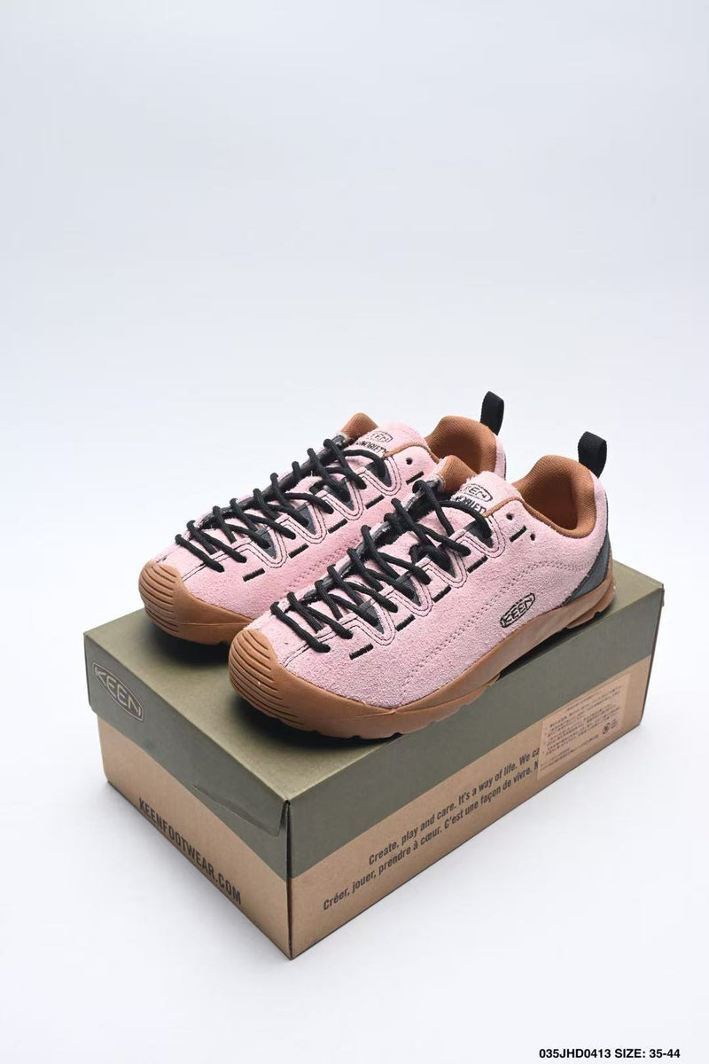 Load image into Gallery viewer, Hiking shoes
